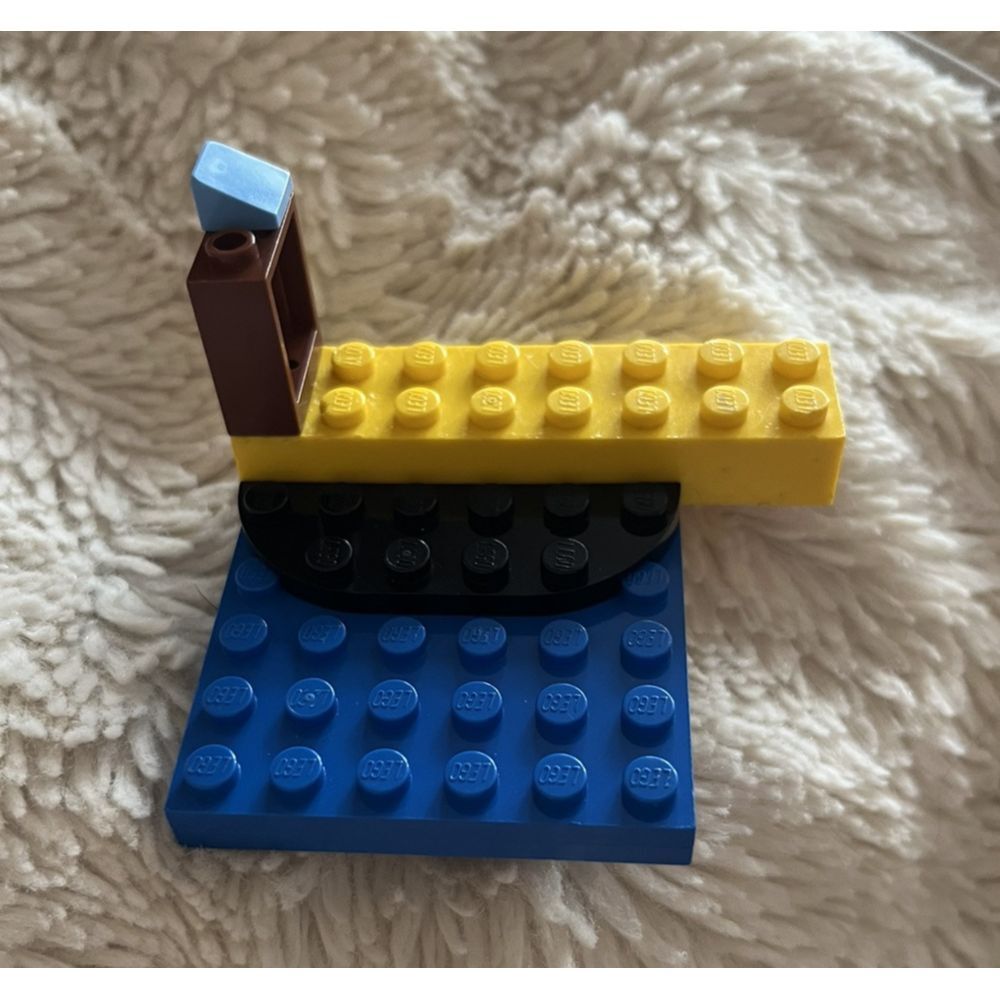 Lot Of 6 LEGO Pieces - Assorted Colors & Sizes - Picture 6 of 6